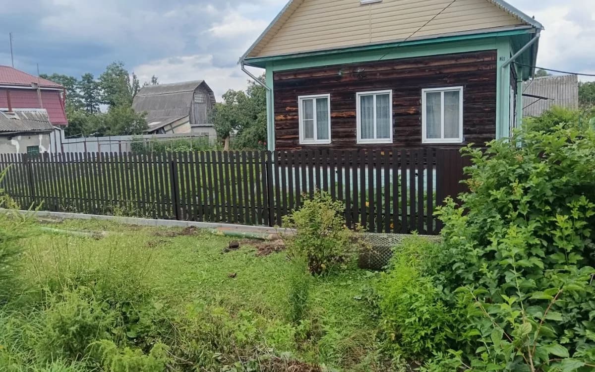 Забор из евроштакетника на бетонном основании в Слониме